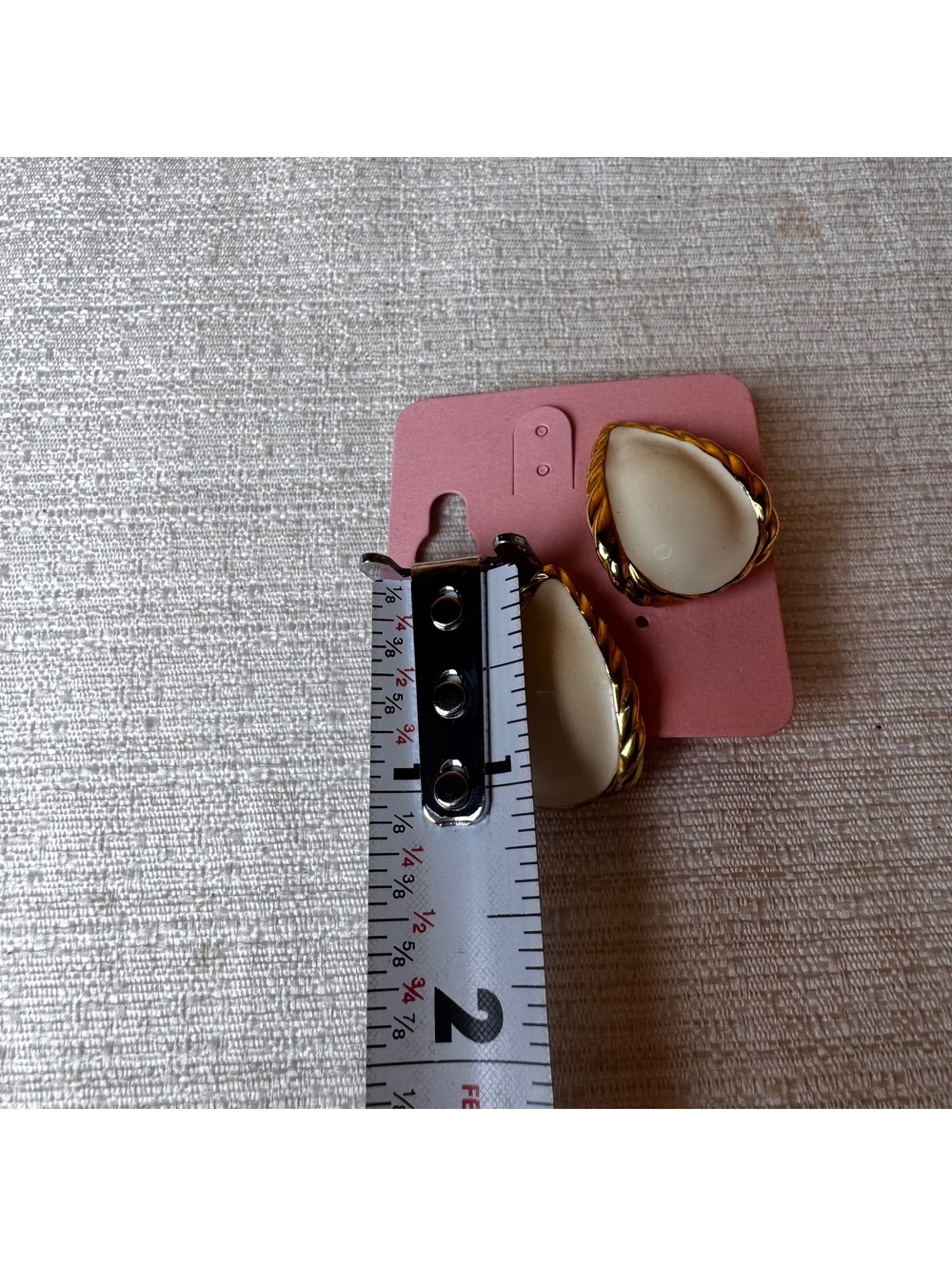 Vintage Cream Teardrop Gold Tone Pierced Earrings 1 Inch Retro Statement - Picture 6 of 8